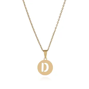 Goldene Initialen Buchstabe D Anhänger Halskette aus Edelstahl Kette Detailansicht