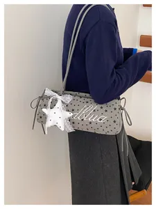 Borsa a spalla grigia da donna con ricamo di stelle, dettaglio stile retrò chic