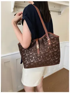 Grote bruine dames tote bag met stijlvol cijfermotief en een handige schouderband.
