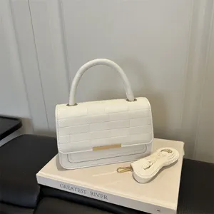 Sac a main blanc pour femme, elegant sac bandouliere en cuir synthetique avec laniere.