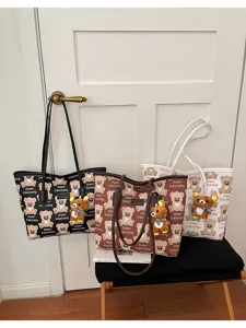 Sac cabas en toile à imprimé d'ours mignon, grand sac à épaule avec pendentif pour femmes.