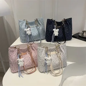 Modische Blumen-Tragetasche mit Bären-Anhänger, grosse Kapazität Damen Schultertasche für Arbeit.