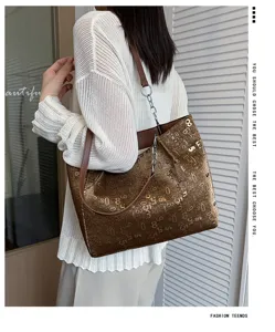 Stylish large capacity women tote bag with numeric print casual shoulder bag for daily commute.