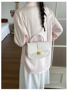 Borsa a sella in pelle bianca con manico e serratura dorata, borsa a tracolla elegante da donna.