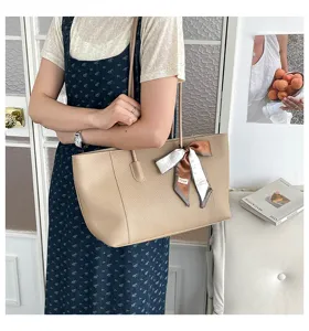 Elegante borsa tote in pelle beige con dettaglio nastro stiloso, borsa casual da donna.