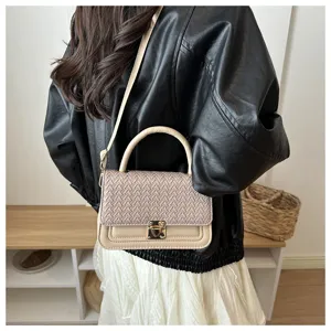 Damen stilvolle gewebte Umhaengetasche Schultertasche PU Leder kleine Handtasche Griff