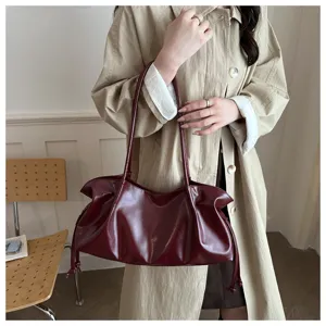 Wine red glossy leather shoulder bag detail, retro style large capacity daily commuting tote.