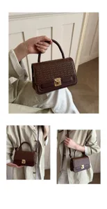 Modische braune gewebte kleine Handtasche mit Metallschloss, Tragegriff und verstellbarem Gurt.