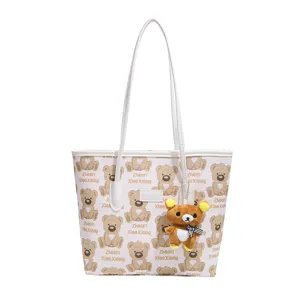 Sac cabas motif d'ours mignon avec pendentif en peluche, sac à main tendance grande capacité.