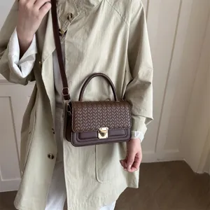 Gewebte kleine Handtasche für Damen modische Umhängetasche mit Griff und Schultergurt