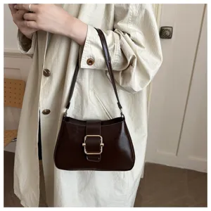 Borsa da spalla marrone retro da donna, elegante borsa a baguette con fibbia in metallo.