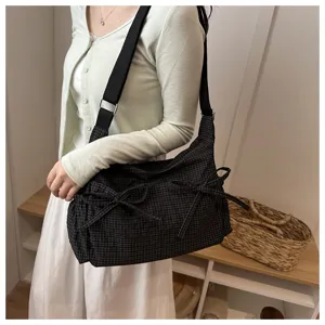 Borsa a tracolla a quadri neri con fiocco laterale, cinghia regolabile, borsa casual elegante.