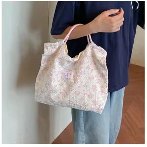 Floral pleated shoulder bag for women, trendy casual tote bag with pink handles.