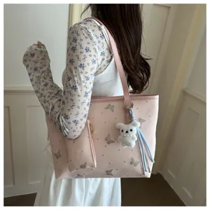 Chic borsa tote rosa da donna con graziosi stampi di farfalle, elegante design a spalla.