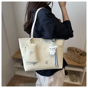 Borsa tote bianca da donna alla moda con motivo a farfalla glitterato, elegante borsa a spalla chic.