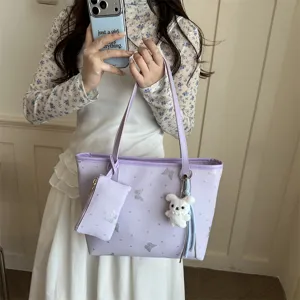 Moderna borsa tote viola da donna con borsetta graziosa e ciondolo in peluche, ideale.