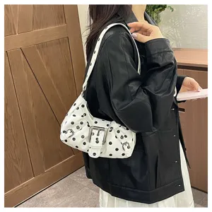 Bolso de hombro blanco para mujer con lunares negros estilo coreano dulce para uso diario casual.