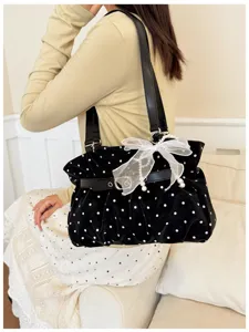 Borsa a tracolla plissettata nera a pois stile coreano con fiocco bianco e perla per donna.