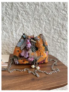 Damen Blumen Stickerei Pailletten Umhängetasche, stilvolle Beuteltasche für Partys.