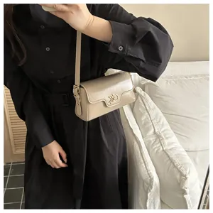 Sac bandoulière minimaliste rétro avec serrure métal, élégant sac à main PU pour femme.