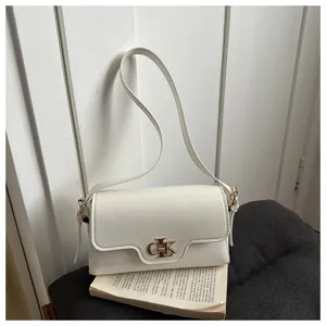 Sac à bandoulière blanc vintage pour femme sac minimaliste avec serrure en métal.