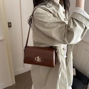 Sac marron rétro pour femme, petit sac carré élégant avec fermeture à verrou en métal.