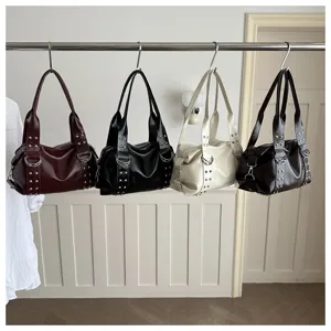 Koreanische Nieten Schultertasche Motorrad PU Leder Shopper Handtasche fuer Damen