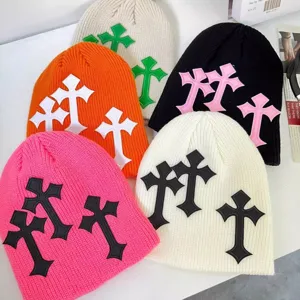 Unisex Winter Warm Knit Beanie Hat Patch de Croix Brodé Hip Hop Streetwear Skull Cap Casual Slouchy Watch Cap