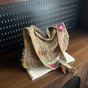 Boho πλεκτό τσάντα ώμου για γυναίκες, μοντέρνα χειροποίητη τσάντα tote με λουλουδάτο λουρί.
