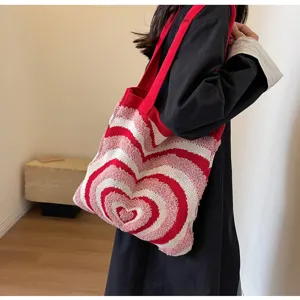 Borsa a spalla in maglia con cuore rosso da donna grande capacità vista dettagli.