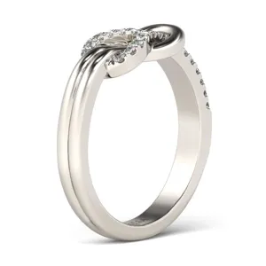 Elegante anello in argento con nodo e pavé di diamanti da donna, gioiello da sposa chic.