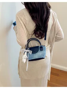 Koreanische Denim Handtasche mit Spitzen Schleife, stilvolle Umhängetasche für die tägliche Mode.
