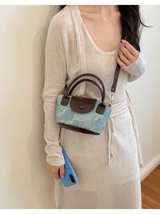 Koreanischer Denim Mini Handtasche mit braunem Leder, trendige Umhängetasche für Frauen.