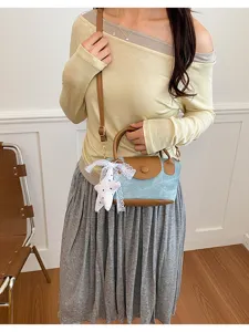Koreanische Damen Umhängetasche in Beutelform mit süßem Sternanhänger und braunem Leder.
