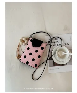 Modische Polka-Dot Umhängetasche für das Handy, süße Sommertasche mit hübschem Anhänger.