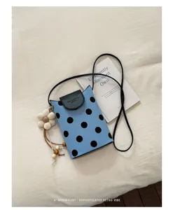 Süße koreanische Umhängetasche mit Punkten für Damen, modische kleine Handytasche Alltag.