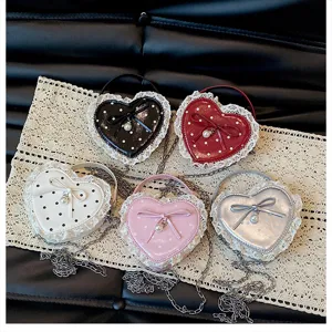 Joli sac à main mini en forme de cœur avec bordure en dentelle, nœud et pois pour femmes.