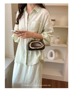 Women fashion casual niche design small crossbody shoulder bag with metallic ring decor.