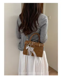 Vintage braune Umhängetasche für Damen, schicke Retro Achseltasche mit Spitzen Schleife.