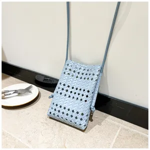 Sac bandoulière de téléphone en cuir tissé bleu clair pour femme, sac d'été chic.