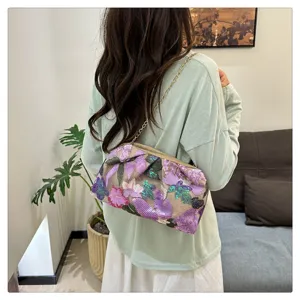 Borsa a tracolla elegante ricamata con paillettes floreali per festa serale donna.