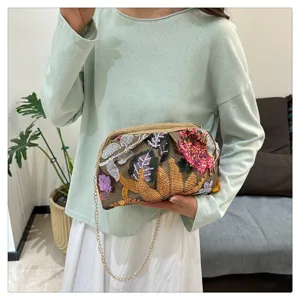 Borsa a tracolla ricamata stile cinese, elegante pochette da sera con catena versatile.