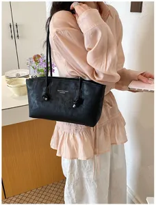 Women minimalist solid color shoulder bag large capacity casual commuting tote bag black