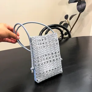 Pochette de Téléphone pour Femmes Minimaliste Urbain en Cuir PU Tressé Ajouré Carré Vertical Bandoulière Unique Sac À Main Fermoir Magnétique Décontracté Navette Portefeuille Petit Sac