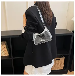 Stilvolle transparente PVC Umhängetasche für Damen, modische Achseltasche für den Sommeralltag.
