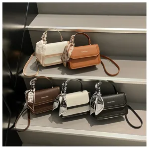 Sac à bandoulière carré en cuir PU pour femme avec foulard chic sur la poignée design