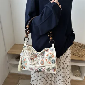 Schicke Damen Schultertasche aus Leinen mit bunter Ethik-Bestickung und Holzperlen-Tragegriff.