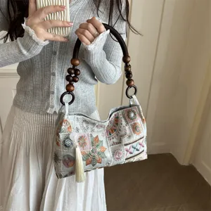 Damen bestickte Stoff-Umhängetasche mit Holzperlengriff und Quasten-Anhänger für stilvolle Outfits.