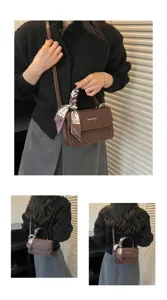 Vue rapprochée détaillée du petit sac bandoulière en cuir PU marron avec un joli foulard.