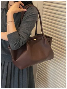 Classic dark brown leather tote bag for women, stylish commuting shoulder bag with chic handle.